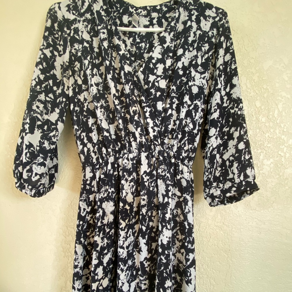 Thin xhileration dress, about knee length